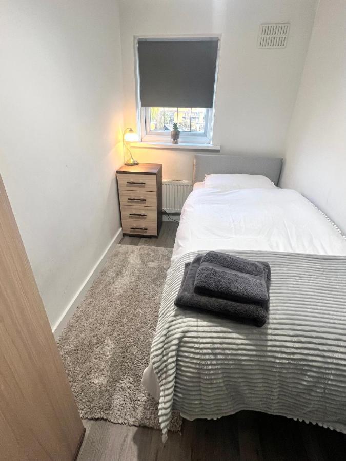 Lovely Single Room Лондон Екстер'єр фото